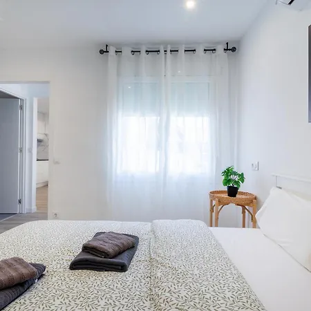 Pisos Plaza Paris Apartman *